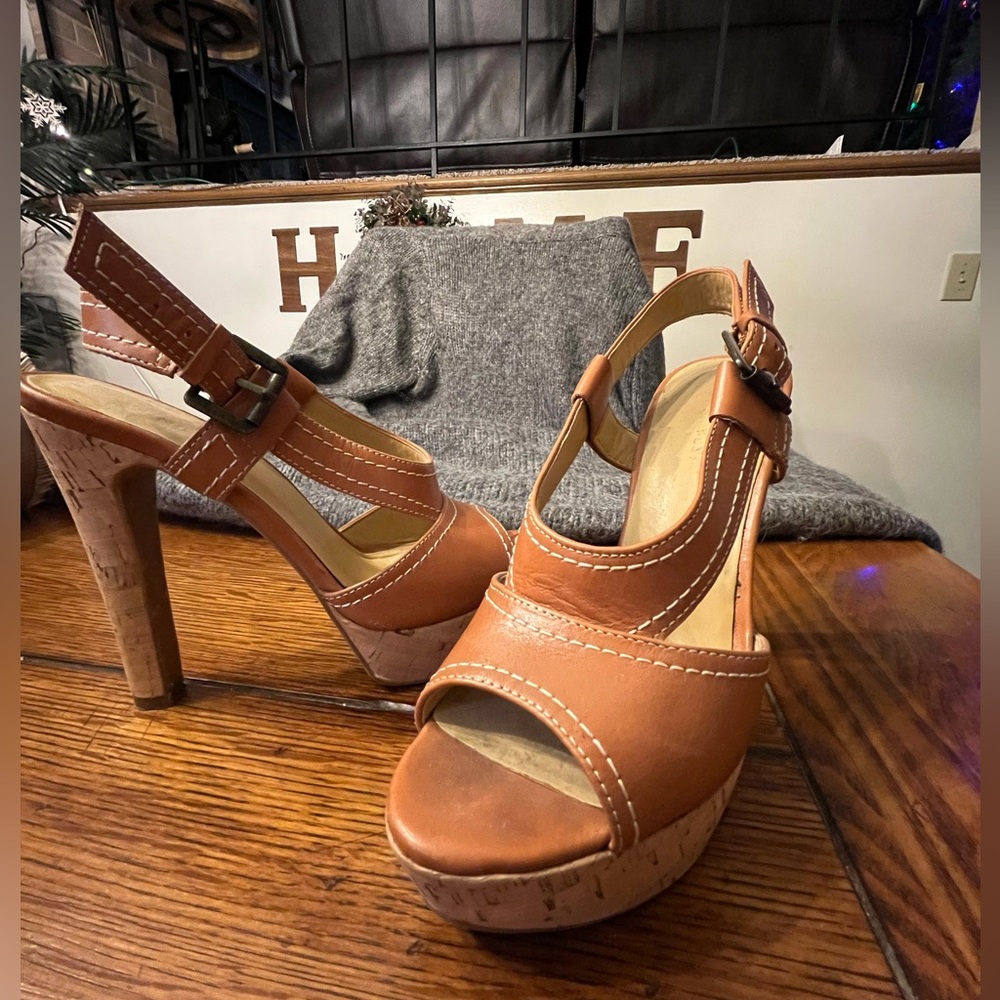 Nine W. platform sandal - size 6, camel brown with cork heel